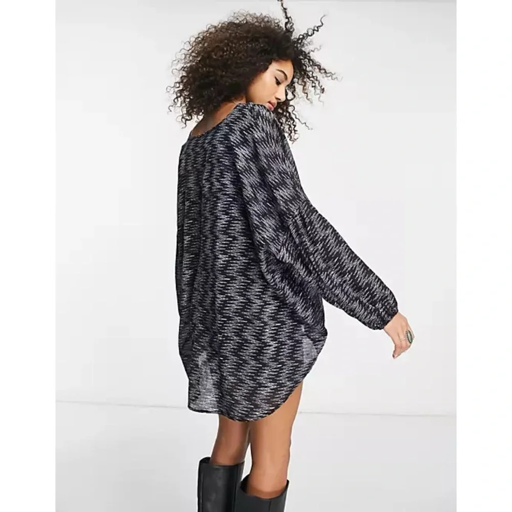 Free People Blooms For You Blouse Size XS Black Intimately Oversized Sleep Flowy - Picture 2 of 15